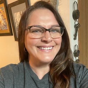 Meet your Posher, Crystal